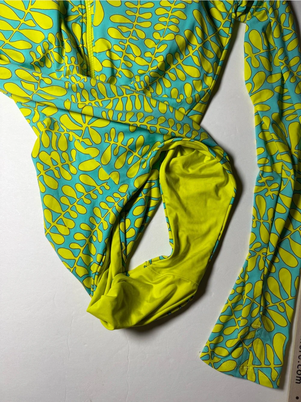 Trina Turk Trellis Front Zip Long Sleeve Surf Paddle Suit Size Large